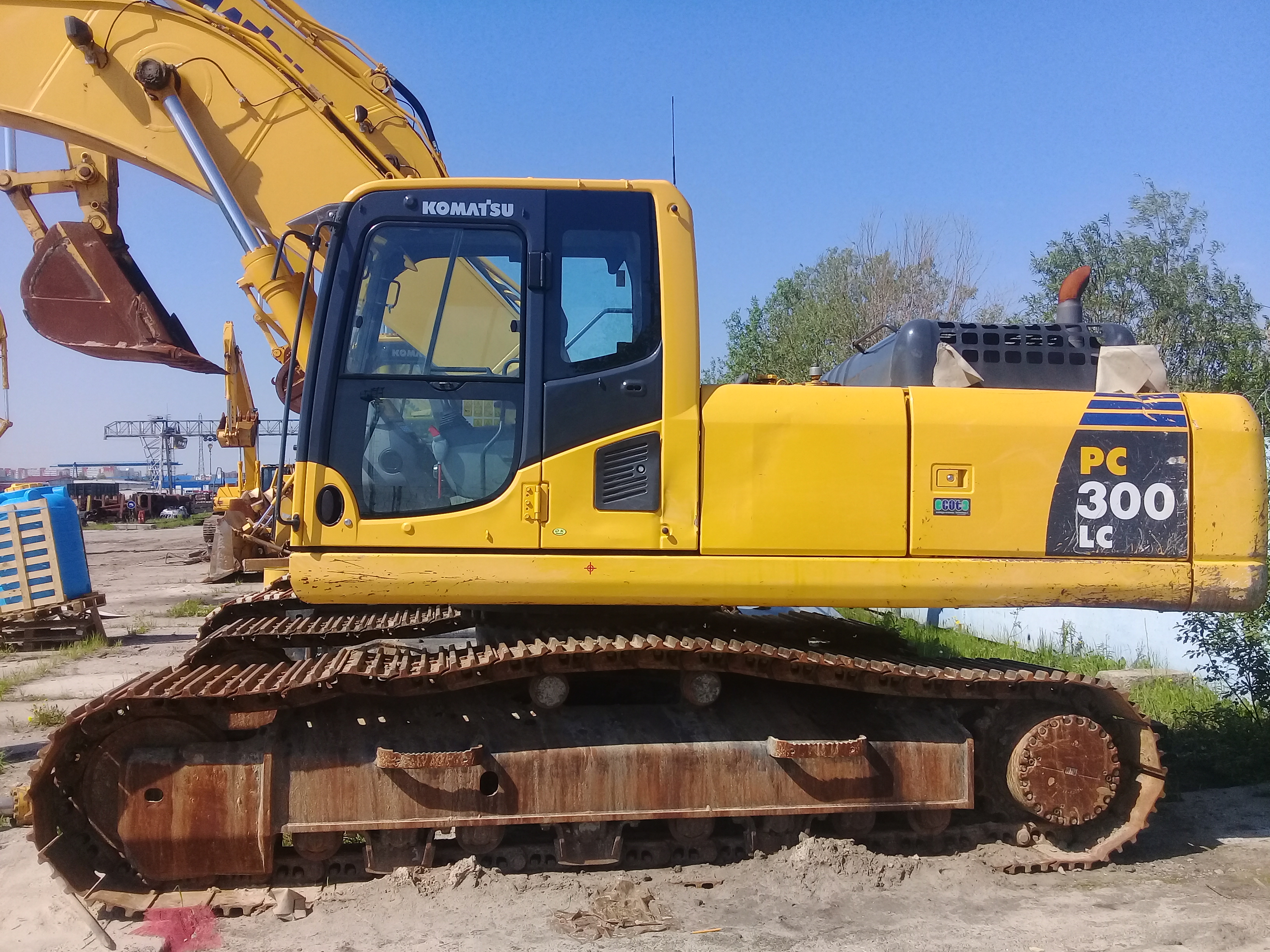 Гусеничный экскаватор Komatsu PC300LC-8