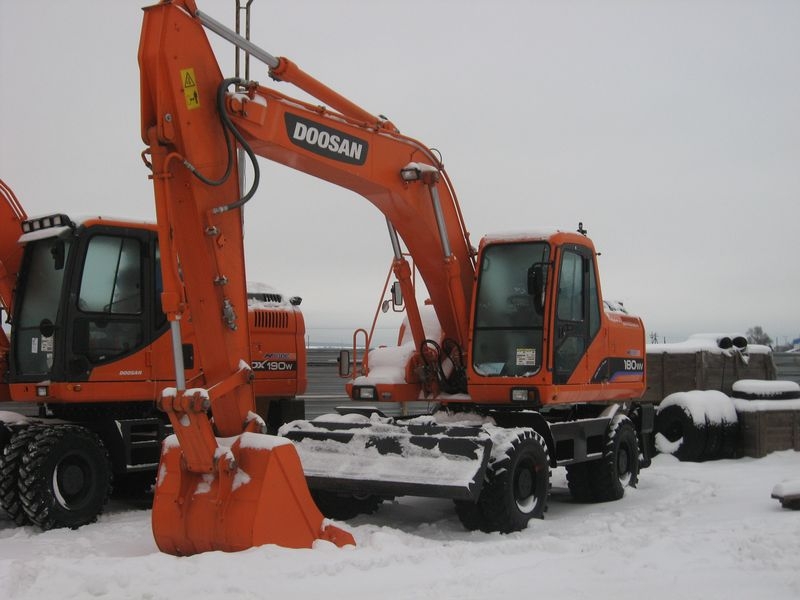 Колёсный экскаватор Doosan S180W-V