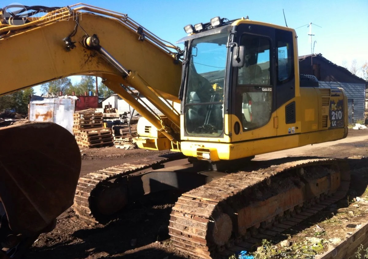 Komatsu PC210