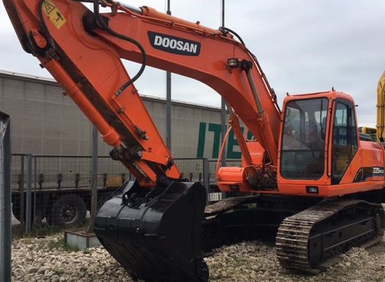 Гусеничный экскаватор Doosan S225NLC-V