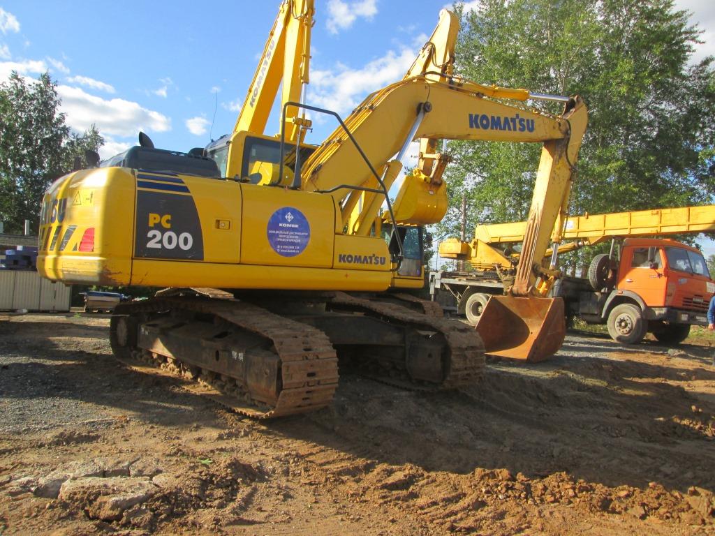 Гусеничный экскаватор Komatsu PC200-8M0