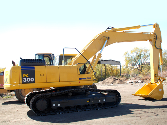 Гусеничный экскаватор Komatsu PC300-8M0